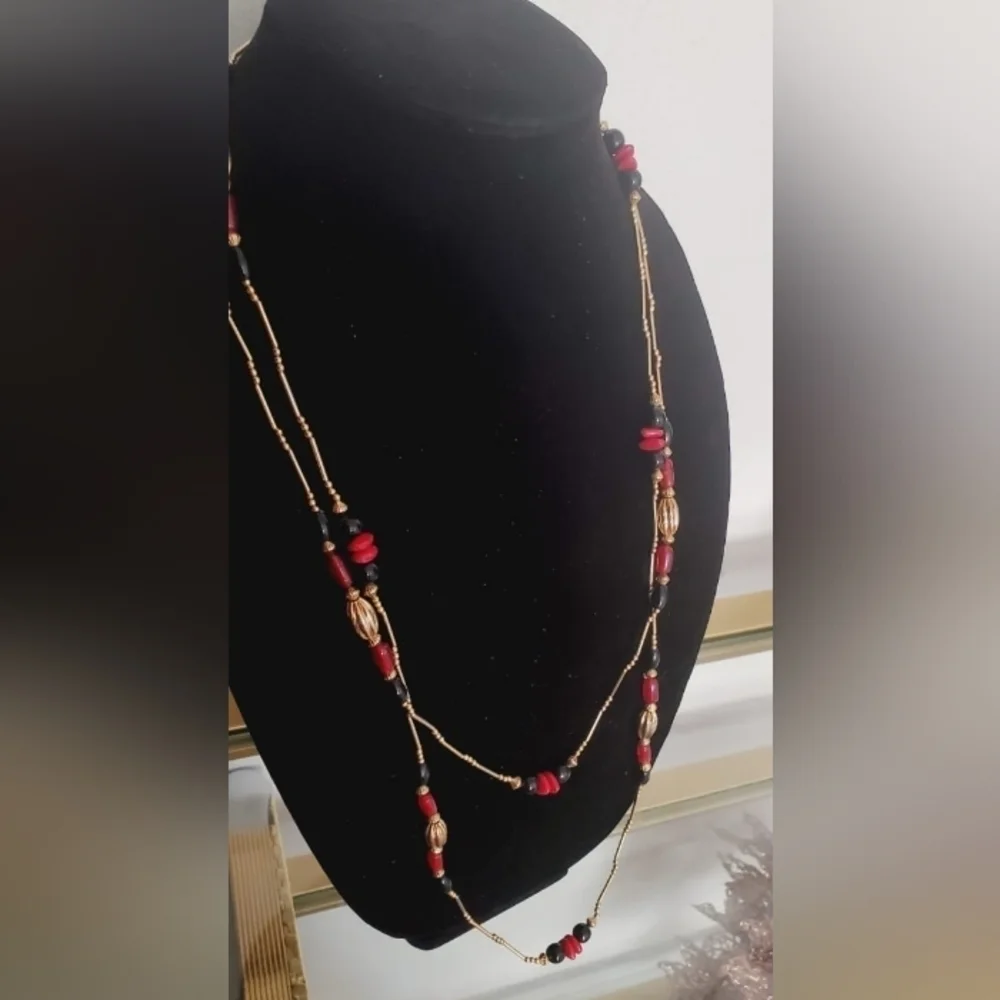 Multicolored 3 Strand Necklace.🌴
